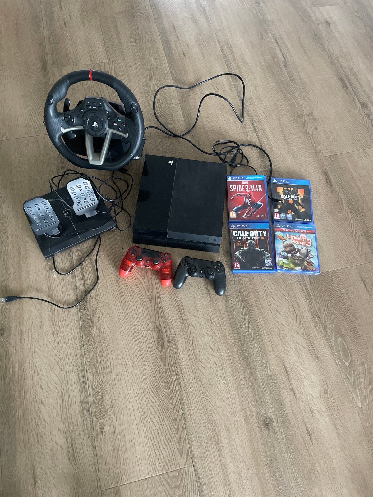 PlayStation 4 Slim 1TB met 2 controllers, stuur en games, Met 2 controllers, Ophalen of Verzenden, 1 TB, Slim