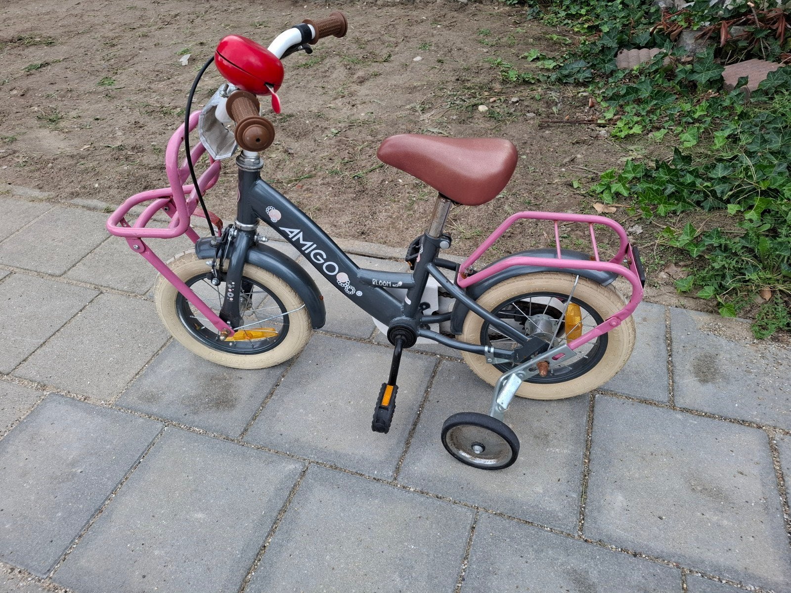 Amigo Kinderfiets 12 inch met zijwieltjes, Ophalen, Terugtraprem, Zijwieltjes, Gebruikt