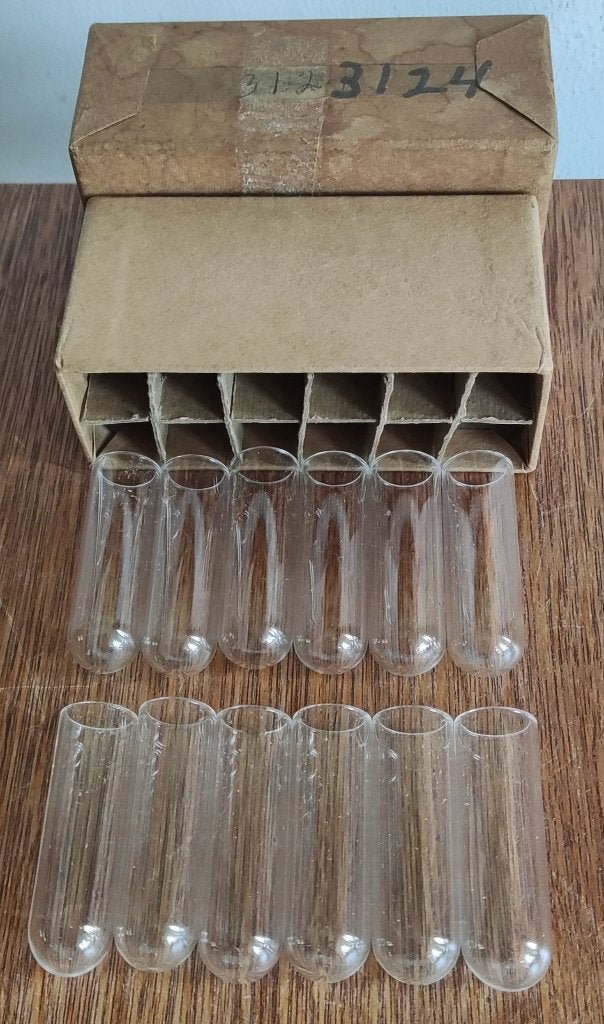 12 glazen reageerbuisjes / testbuisjes, Ophalen of Verzenden, Zo goed als nieuw