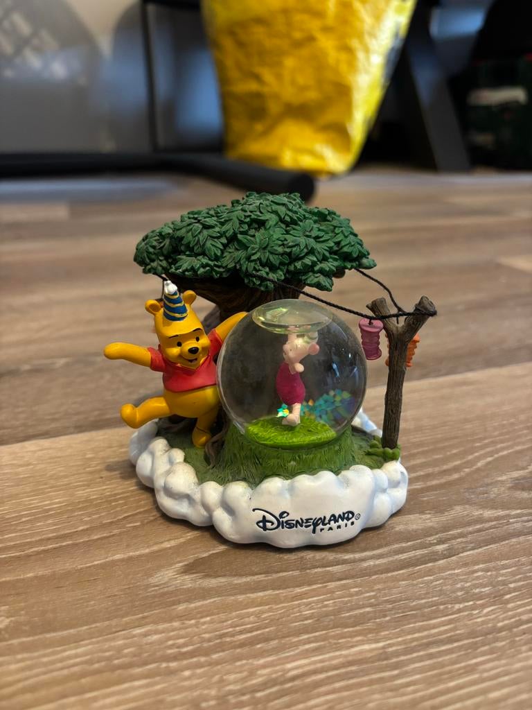 Winnie de Poeh en Knorretje sneeuwbol Disneyland Parijs, Ophalen of Verzenden, Winnie de Poeh of vrienden, Gebruikt, Beeldje of Figuurtje