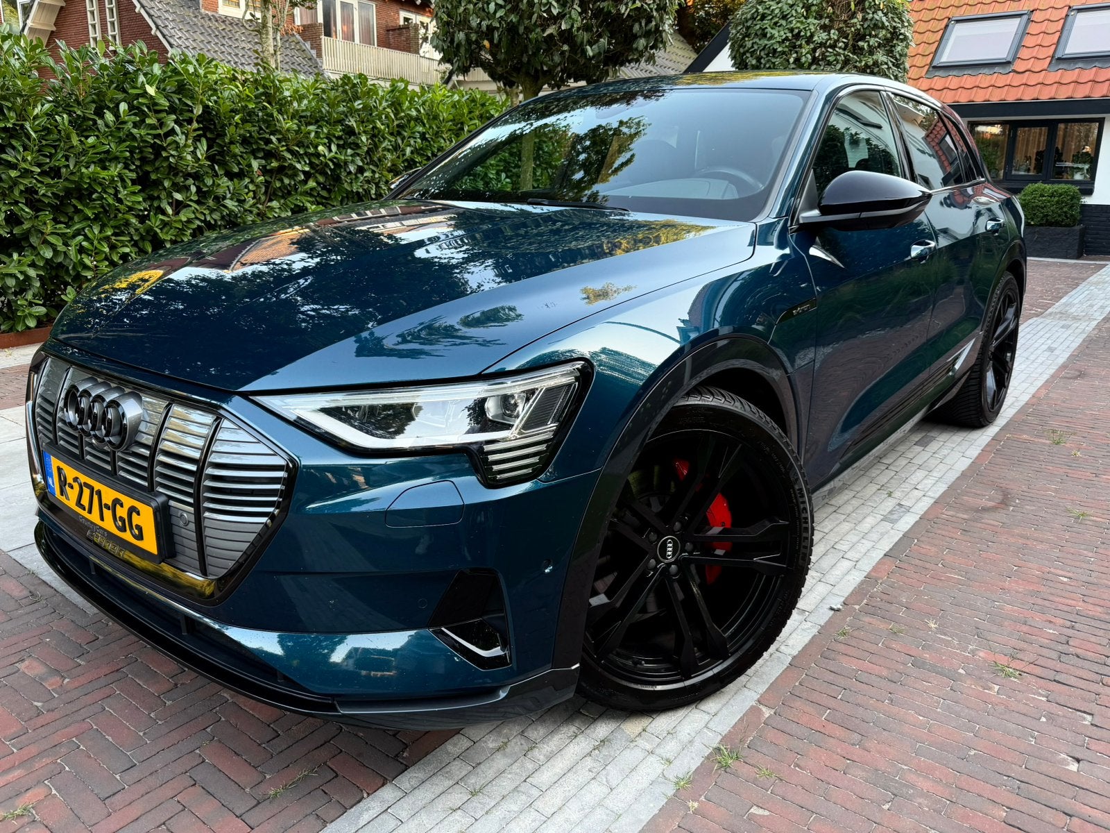 Audi e-tron 55 Quattro S-Line 408pk 2019 Metallic Blauw, Auto's, Automaat, 131 €/maand, 1800 kg, Zwart