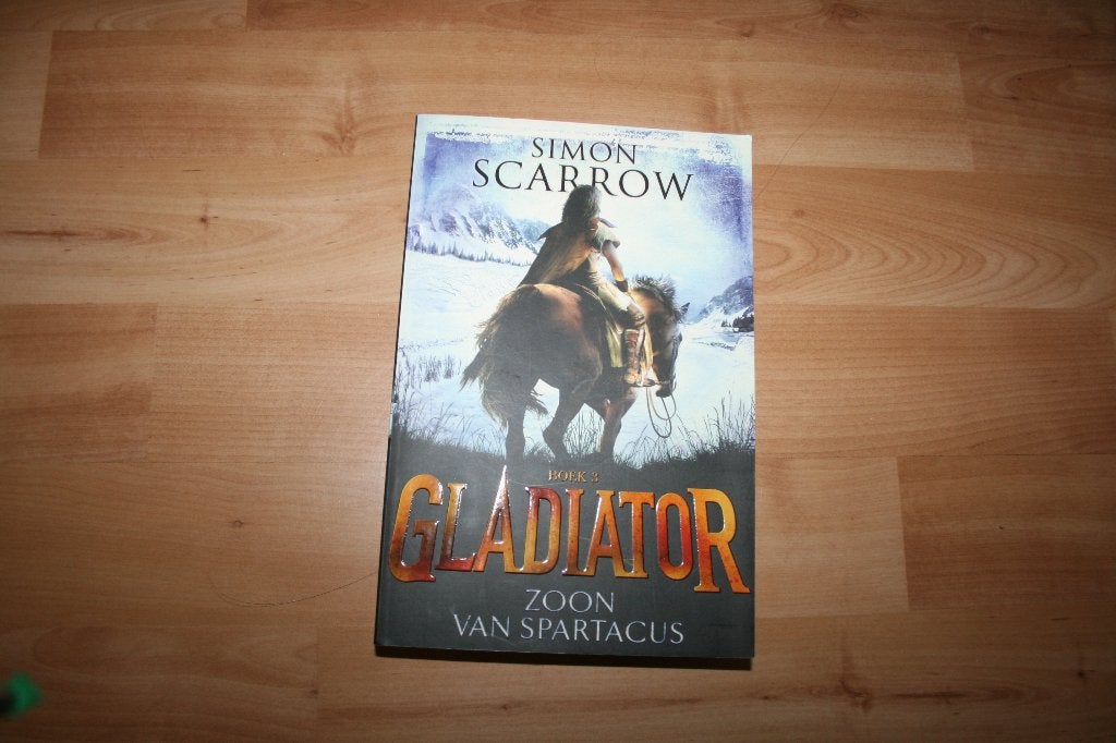 Simon Scarrow - Gladiator deel 3, zoon van Spartacus, Ophalen of Verzenden, Gelezen