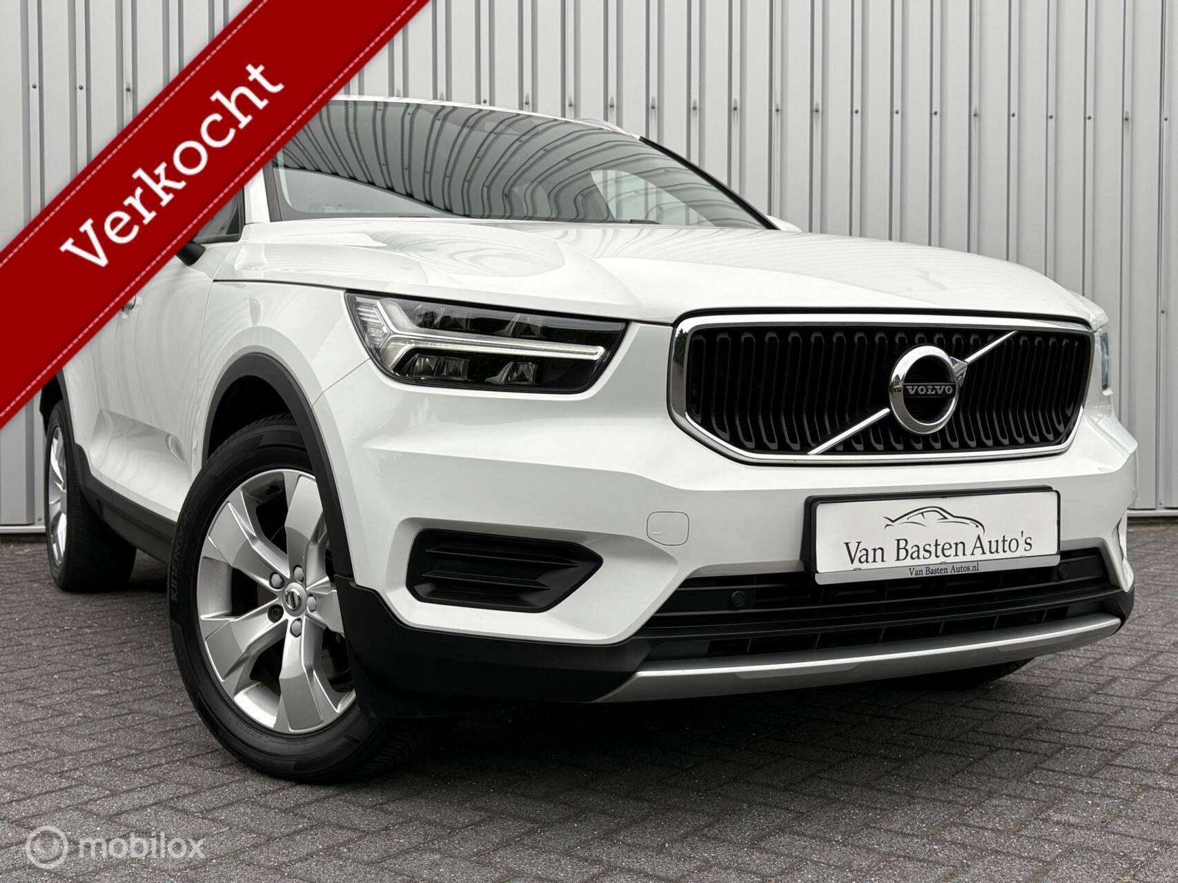 Volvo XC40 2.0 T4 AWD Momentum Pro | Aut | BLIS | Leder | 19, Automaat, Wit, Bedrijf, Vierwielaandrijving