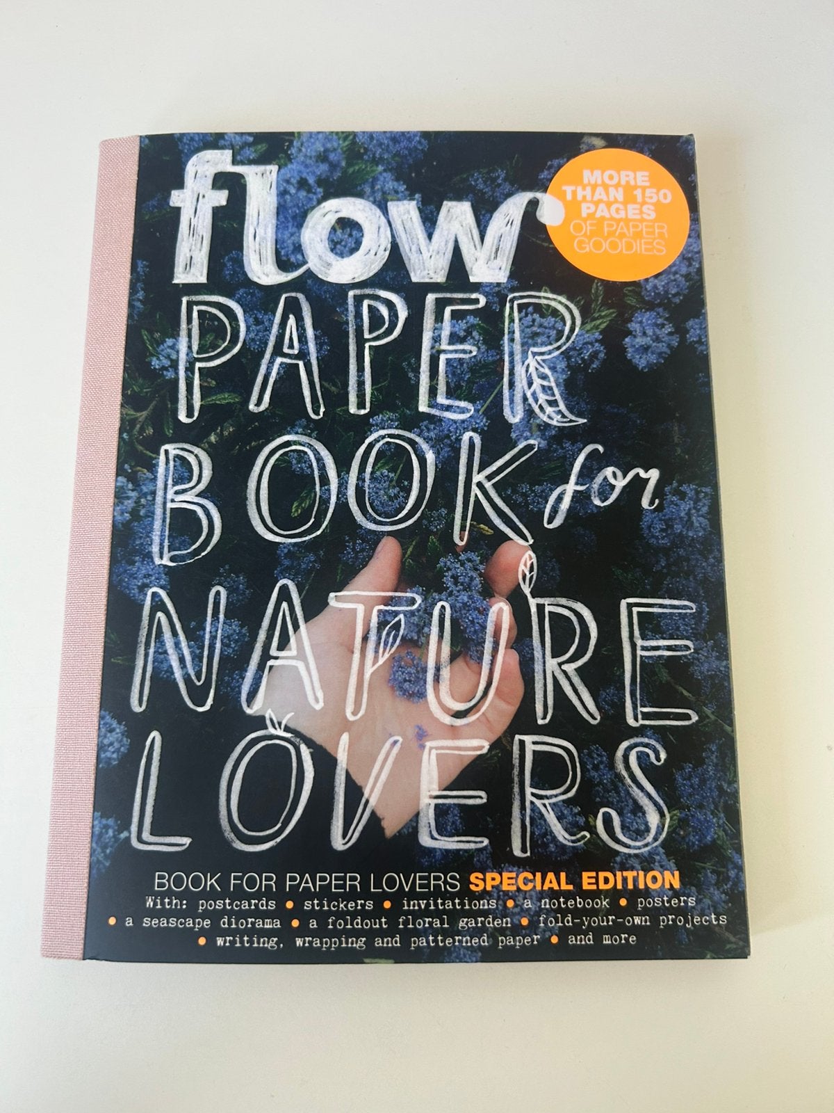 FLOW paper book for nature lovers, Ophalen of Verzenden, Zo goed als nieuw, Overige onderwerpen