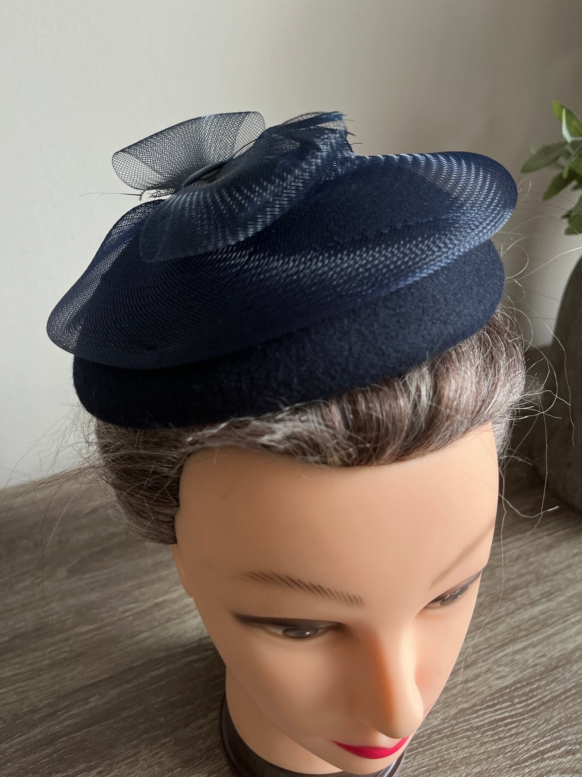 Donkerblauw dopje met strik, Kleding | Dames, Ophalen of Verzenden, Zo goed als nieuw, One size fits all, Hoed