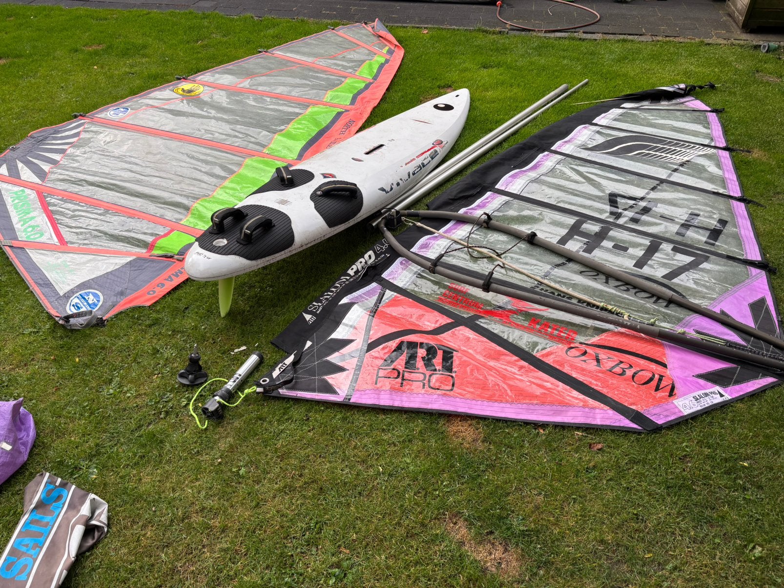 Complete surfset bic 120 liter met 2 zeilen, Ophalen, Zo goed als nieuw, 250 tot 300 cm, Complete set