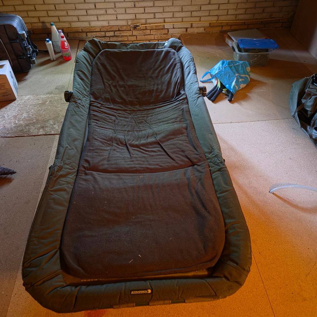 Comfortabele visbedchair met slaapzak, Caravans en Kamperen, Slaapzakken, Ophalen of Verzenden, Gebruikt