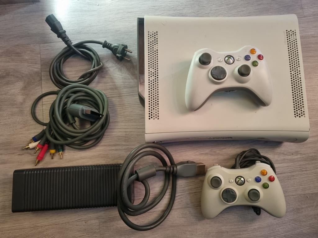 Xbox 360 RGH met 5 spellen en 2 controllers, Verzenden, Met 2 controllers