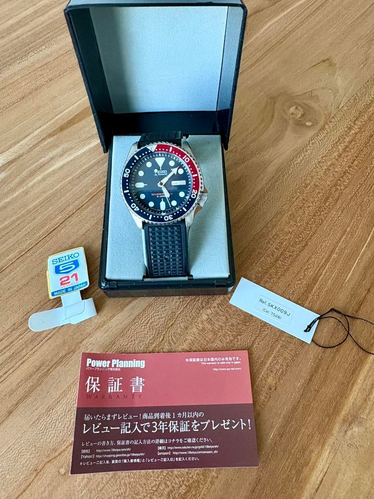 Seiko SKX009J1, Sieraden, Tassen en Uiterlijk, Horloges | Heren, Nieuw, Polshorloge, Seiko, Staal, Kunststof, Ophalen of Verzenden