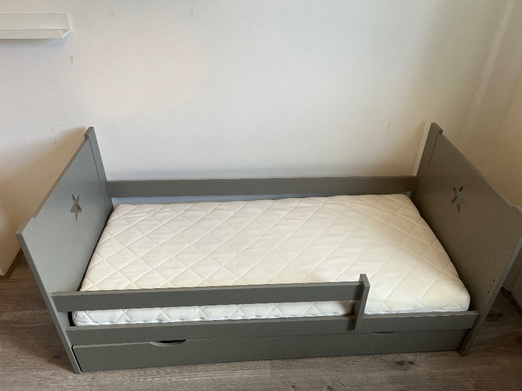 Petit Amélie kinderbed 160x70 met matras en beddengoed, 70 tot 85 cm, Zo goed als nieuw, 160 tot 180 cm, Ophalen