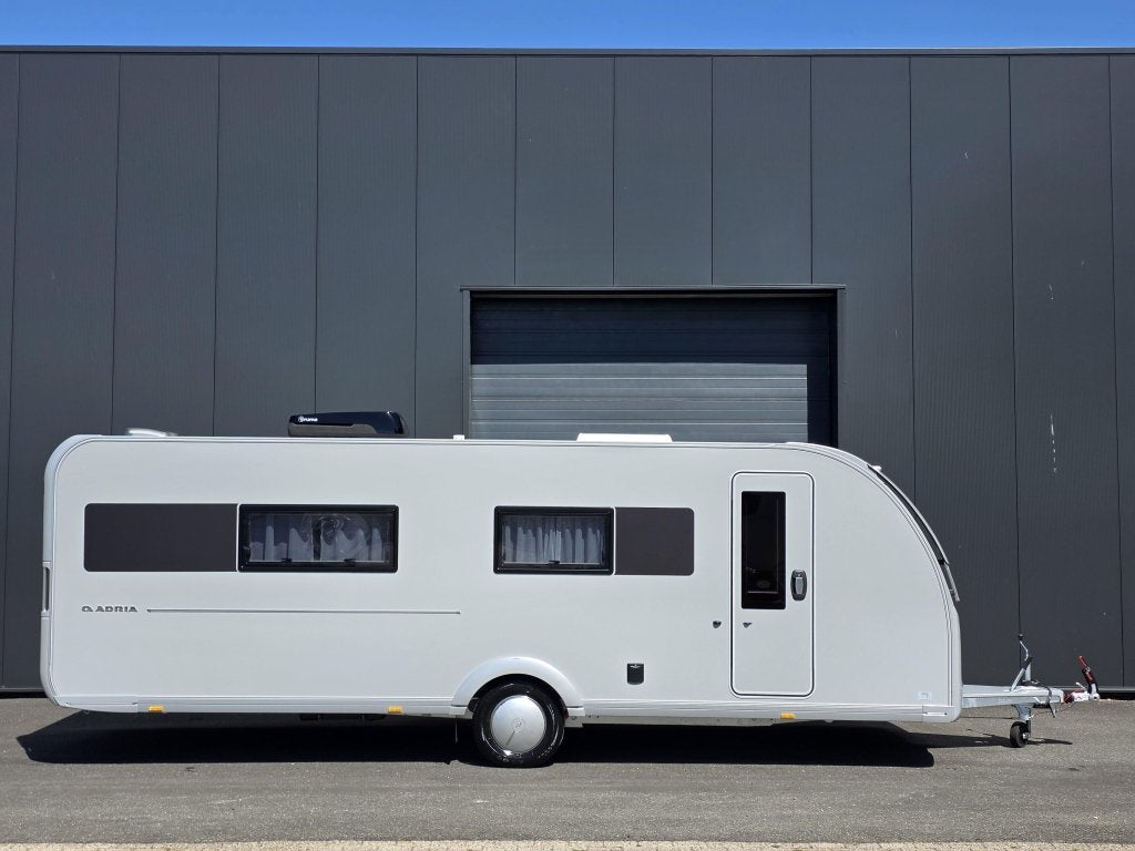 Adria Alpina 663 HT, Caravans en Kamperen, Rondzit, Schokbreker, 7 tot 8 meter, Bedrijf
