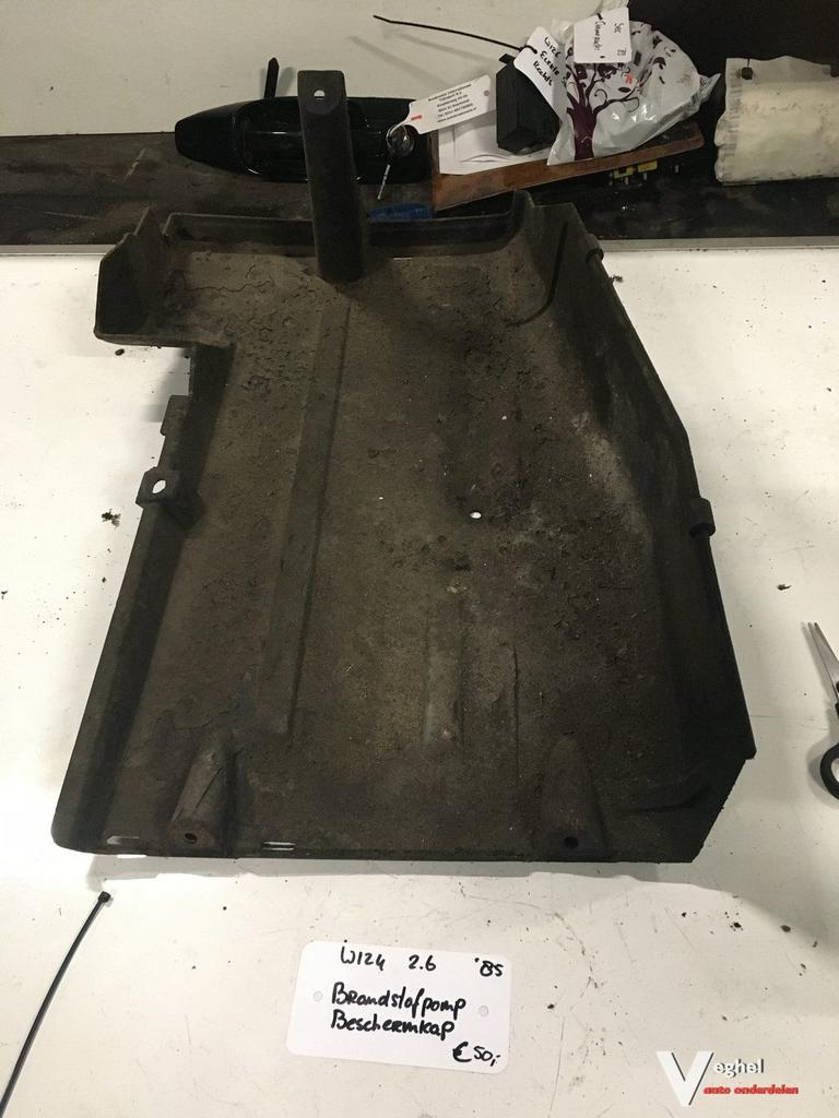 Mercedes w124 1985 2.6  Brandstofpomp Beschermplaat, Ophalen, Gebruikt, -, -