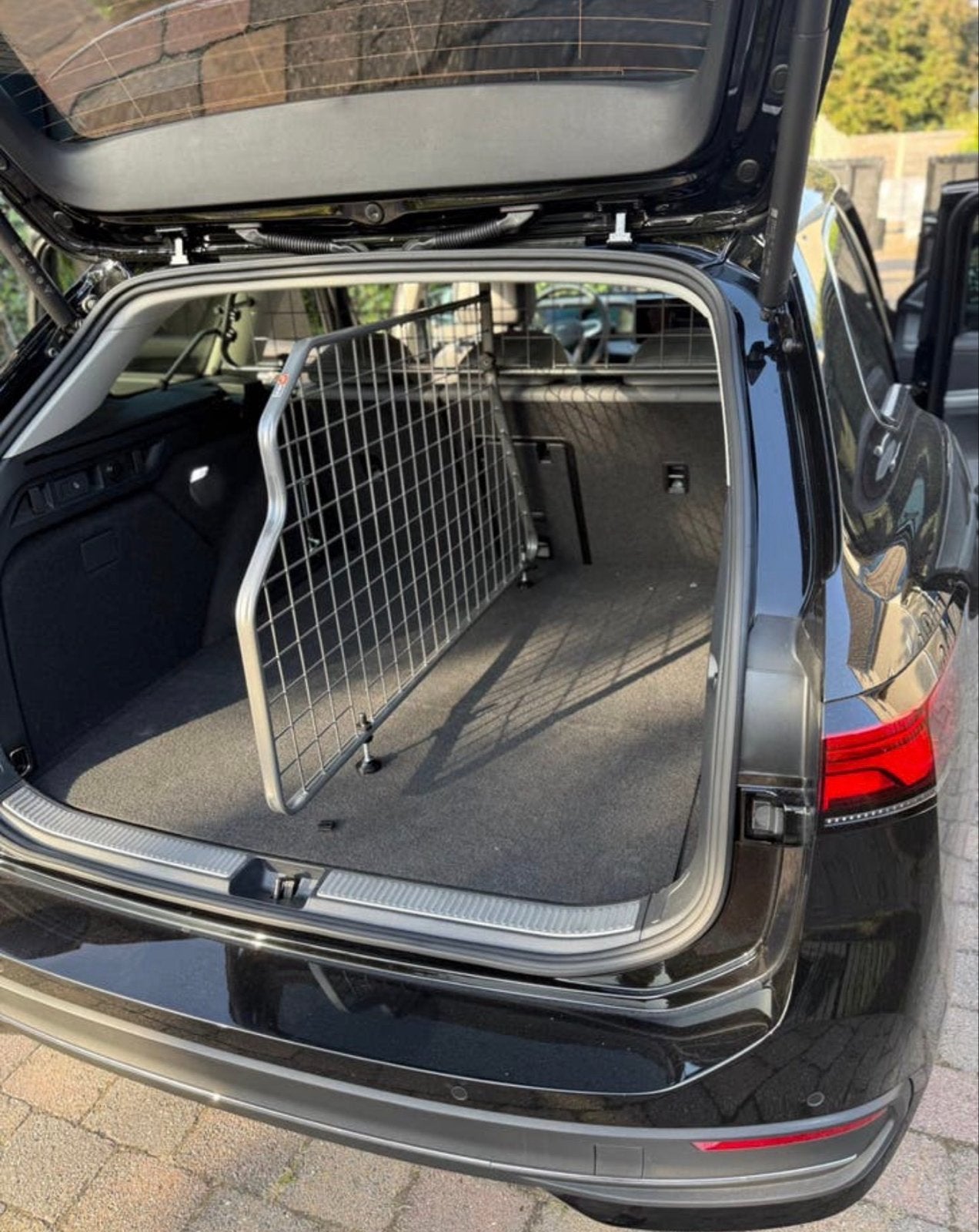 Volkswagen Passat hondenrek 2023-heden model., Auto diversen, Ophalen, Zo goed als nieuw