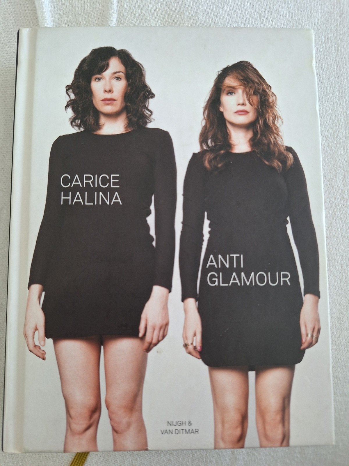 Anti Glamour - Carice Halina (Boek), Ophalen of Verzenden, Zo goed als nieuw, Carice van Houten, Halina Reijn, Overige