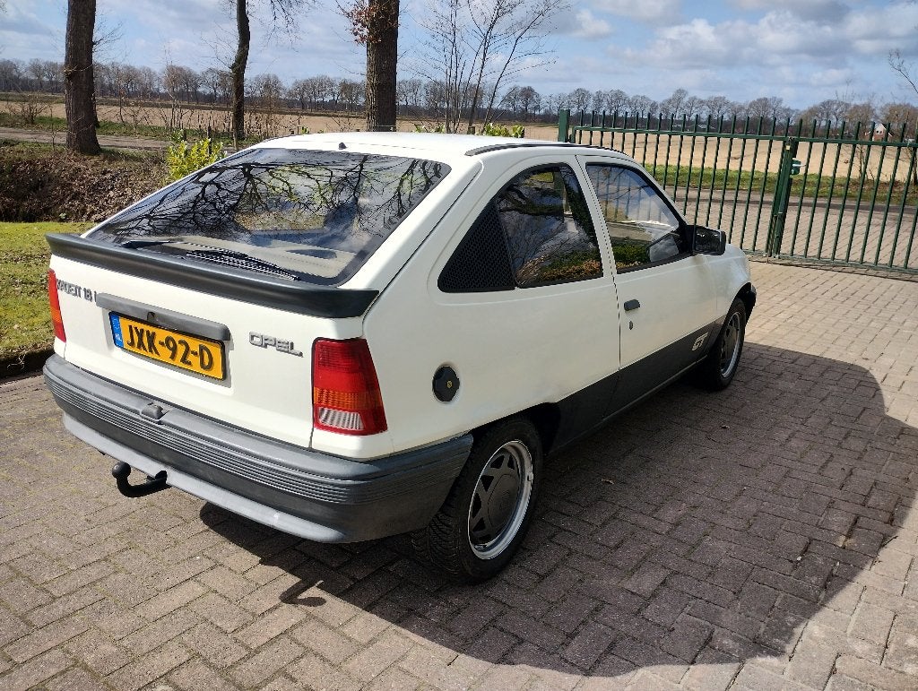 Opel 1985 1.8GT oldtimer apk tot 03-2028 boekjes aanwezig, foto 4