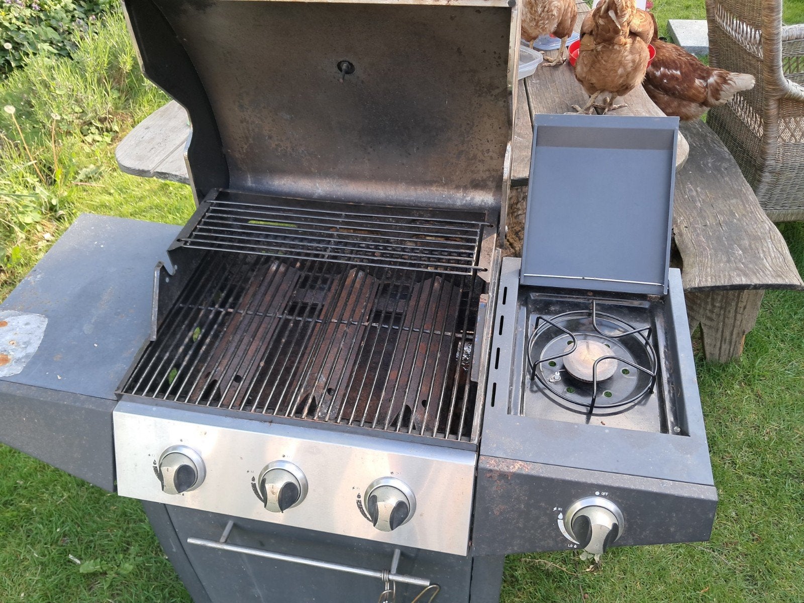Gebruikte gasbarbecue met 3 branders en zijbrander, Ophalen, Gebruikt, Onbekend