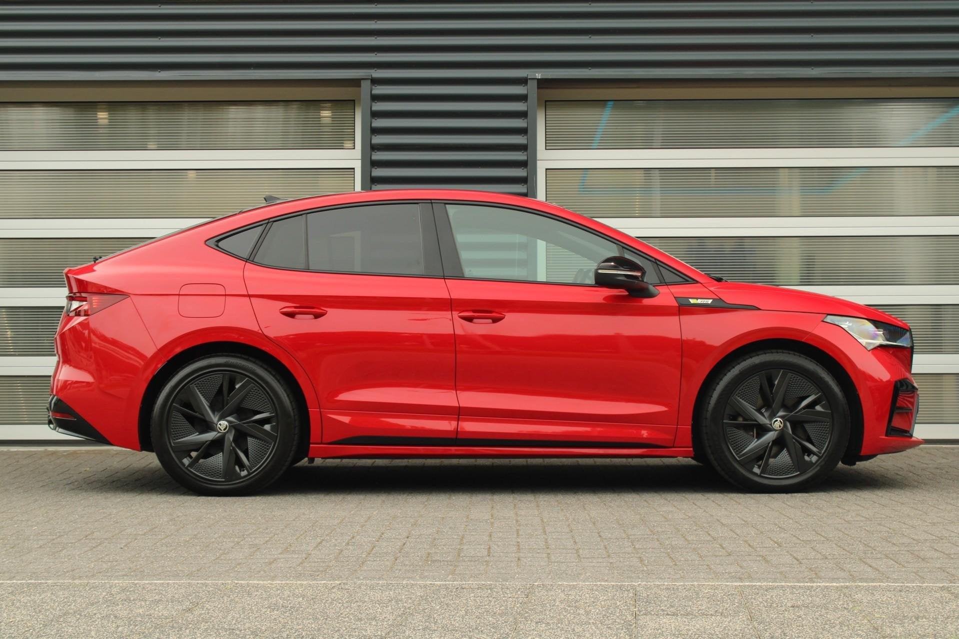 Skoda Enyaq Coupé RS 80 300pk | SoH 93%| Trekhaak | Panoram, Auto's, Automaat, 12 maanden, Gebruikt, Zwart