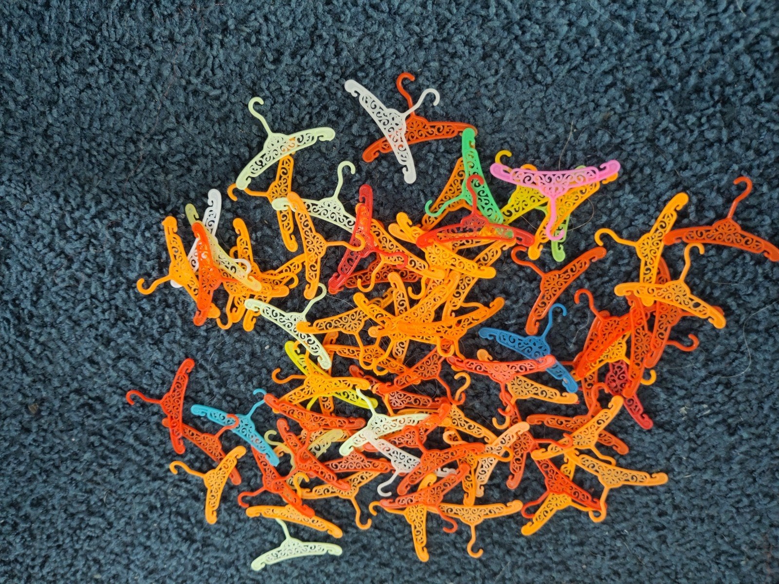 Heel veel Barbie hangertjes vintage, Ophalen of Verzenden, Gebruikt, Pop