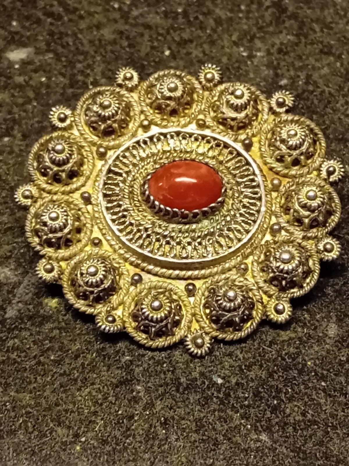 Hele mooie zilveren broche met Zeeuwse kenmerken, Minder dan 4 cm, Ophalen of Verzenden, Zo goed als nieuw, Met edelsteen