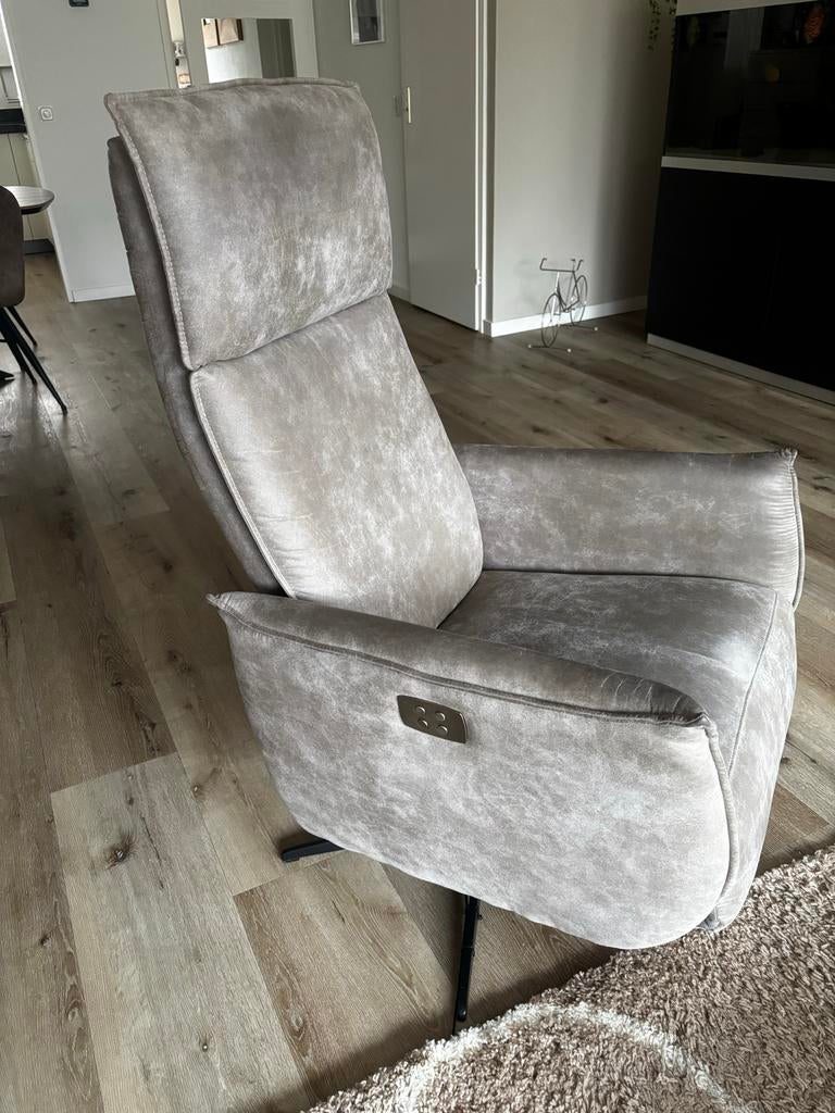 Comfortabele relaxfauteuil met vaste stroomkabel, Huis en Inrichting, Fauteuils, Ophalen, Gebruikt, 75 tot 100 cm, Modern