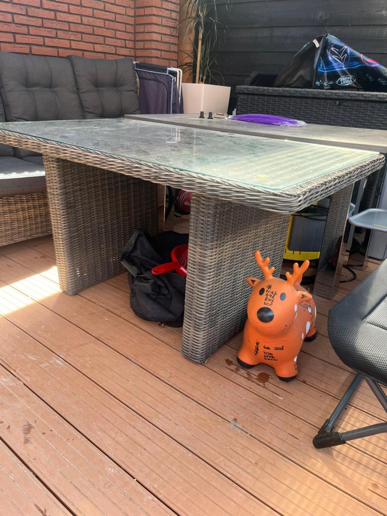 🟢Prachtige Tuintafel met Glazen Plaat van Kunstof Riet, Ophalen of Verzenden, Zo goed als nieuw, Rechthoekig, Plastic