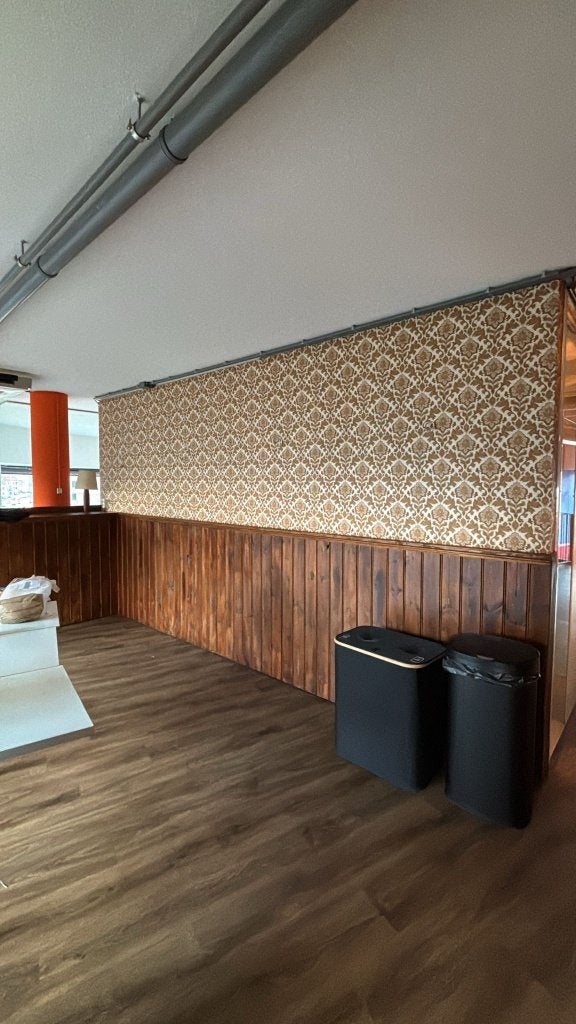 13281 Barok behang in oker met oudroze en crème tinten swiet, Ophalen of Verzenden