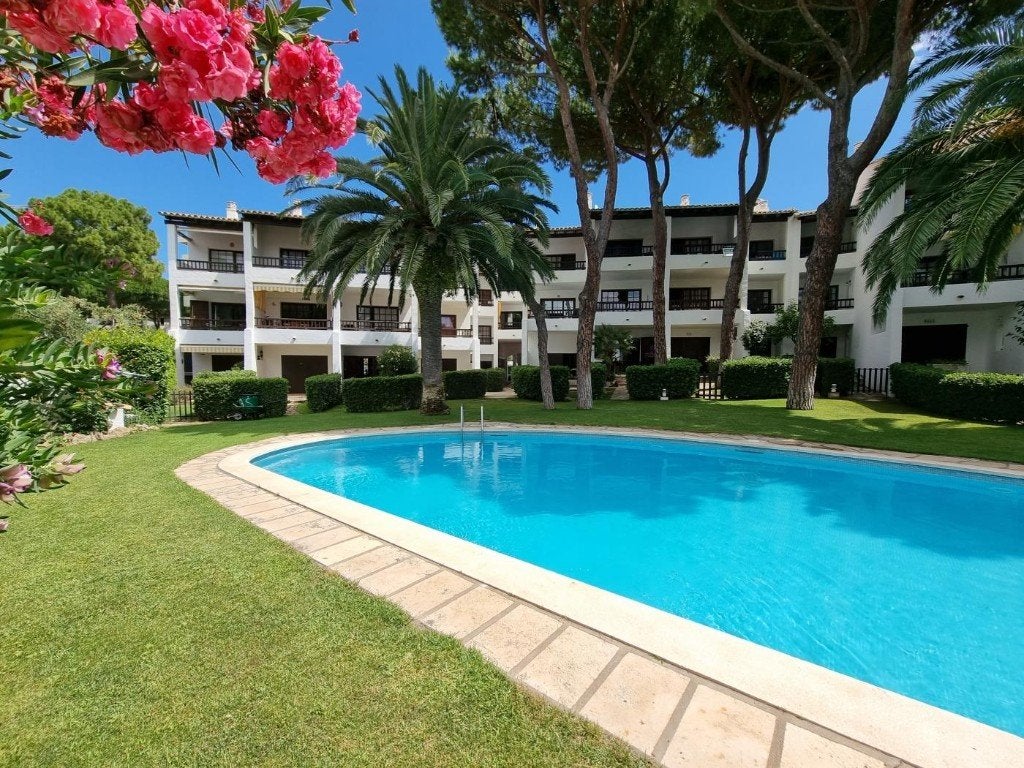 Appartement Pueblo Pinos La Escala met zwembad vanaf 15 -08, Wasmachine, Dorp, Costa Brava, 3 personen
