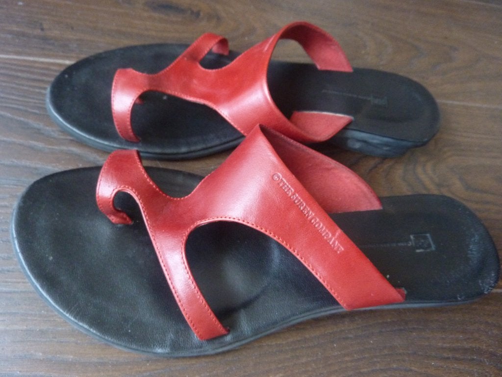 leer rode teenslippers Su Ren Company China maat 39 hakje, Slippers, Nieuw, Ophalen of Verzenden, Su Ren Company