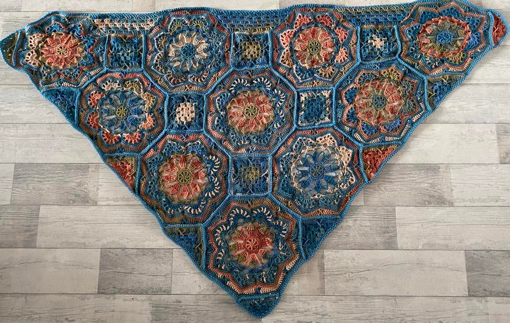 Persian tiles omslagdoek/sjaal, Ophalen of Verzenden, Nieuw, Maat 46/48 (XL) of groter, Sjaal
