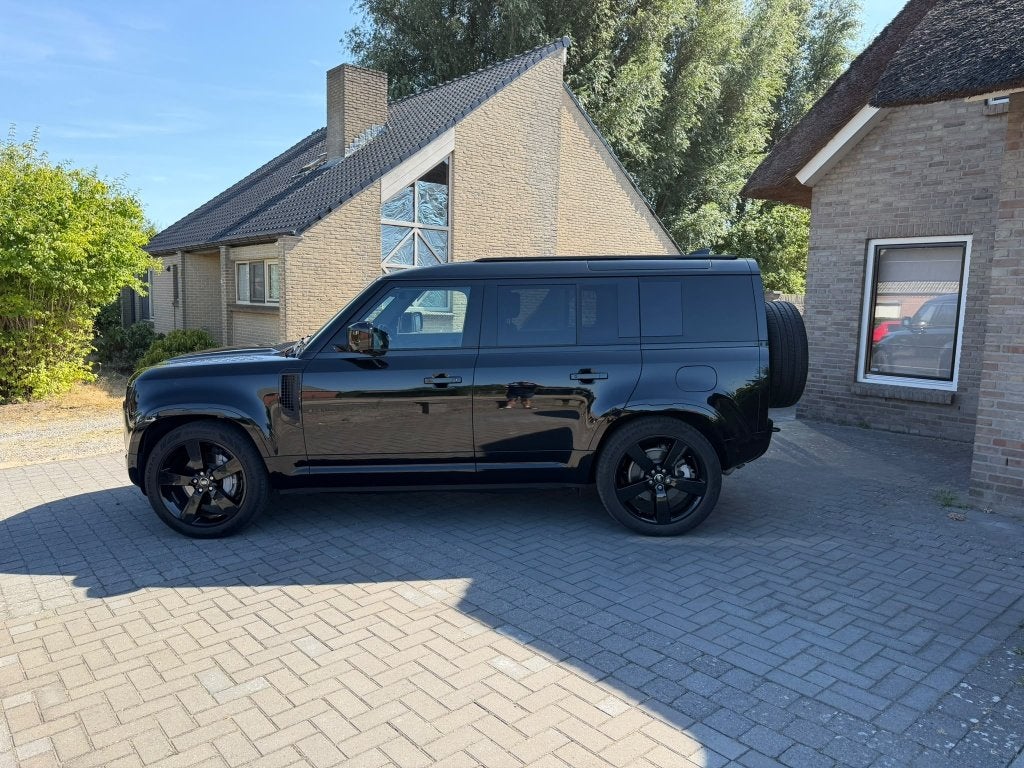 Foto 6 van Land Rover Defender P300e 300pk Phev AWD Aut 2025 Zwart