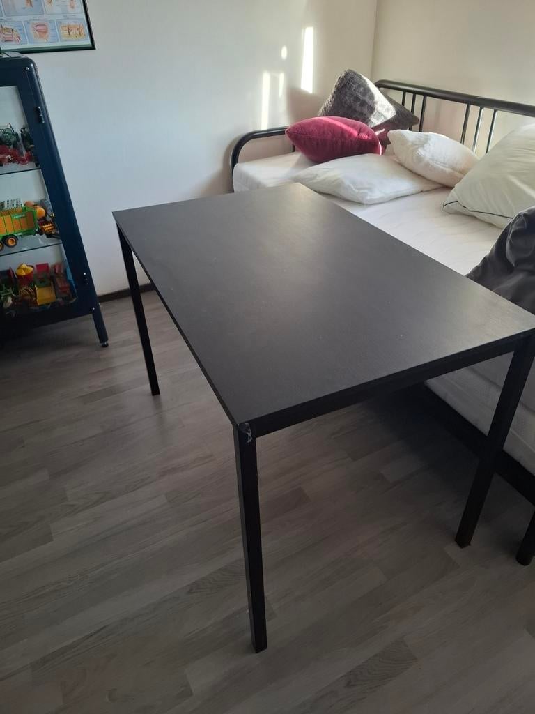 Ikea bureau met metalen onderstel, Gebruikt, 100 tot 150 cm, Modern, Industrieel, 50 tot 100 cm