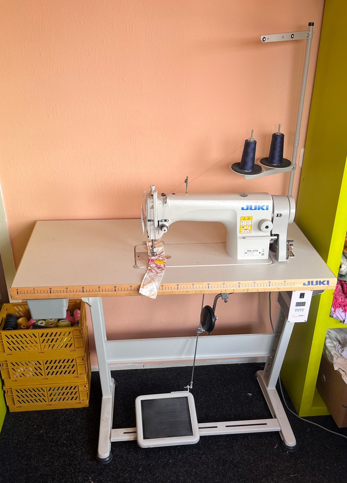 NIEUW! Juki DDL-8700 Industriële Naaimachine (2022) Compleet, Ophalen, Zo goed als nieuw, Naaimachine, Overige merken