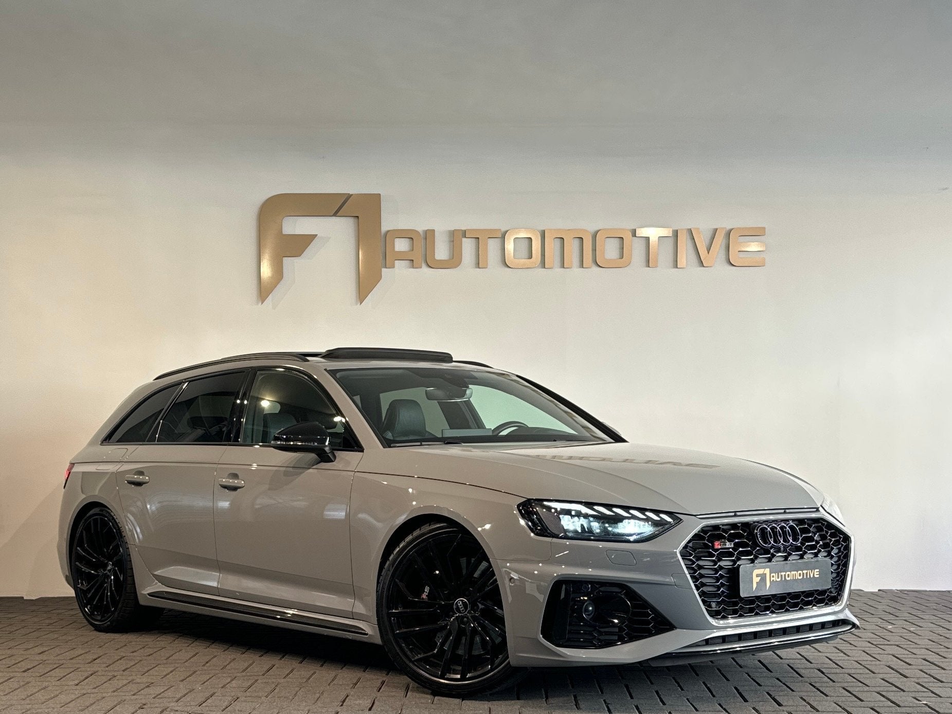 Audi RS4 Avant 2.9 TFSI quattro Pano|Massage|HuD|B&O|Keyless, Automaat, Dealer onderhouden, Gebruikt, Leder