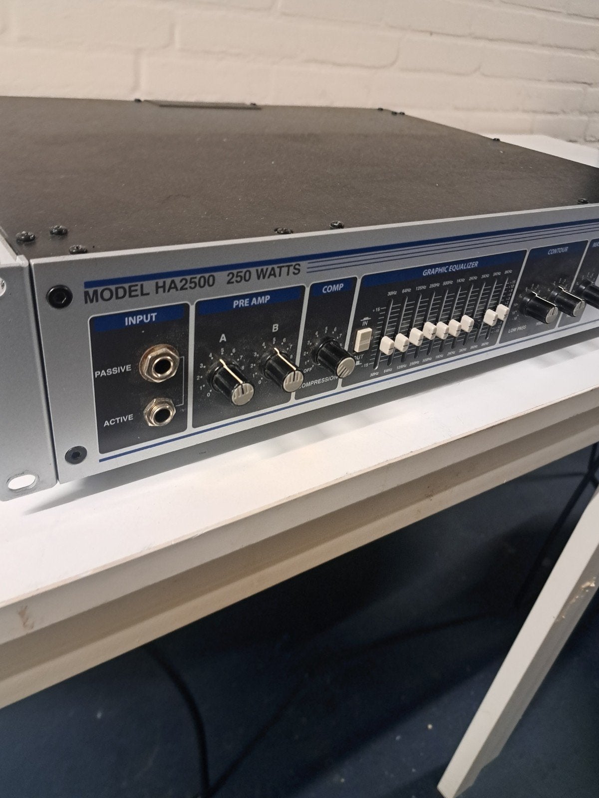 Hartke HA2500 Bassversterker - 250 Watt, Ophalen