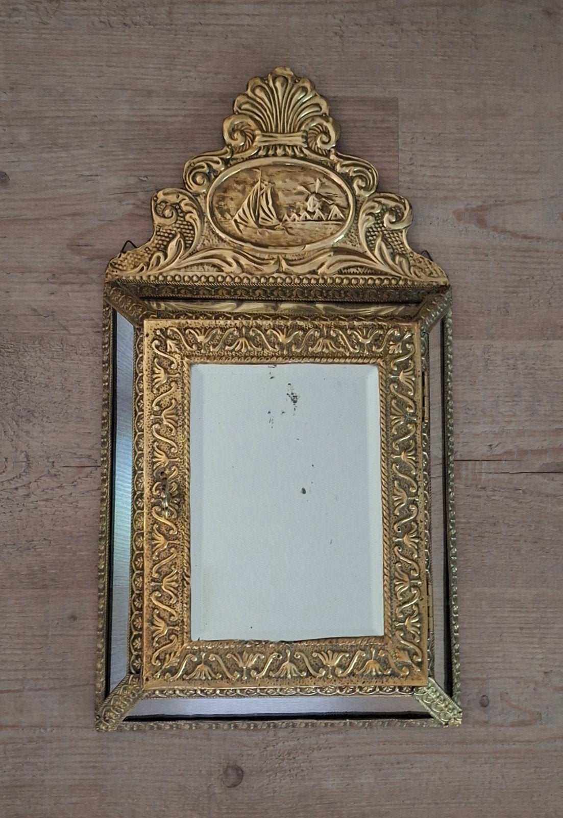 Antieke Latoenkoperen/messing Wandspiegel/halspiegelkastje, Ophalen, Rechthoekig, Minder dan 50 cm, Minder dan 100 cm