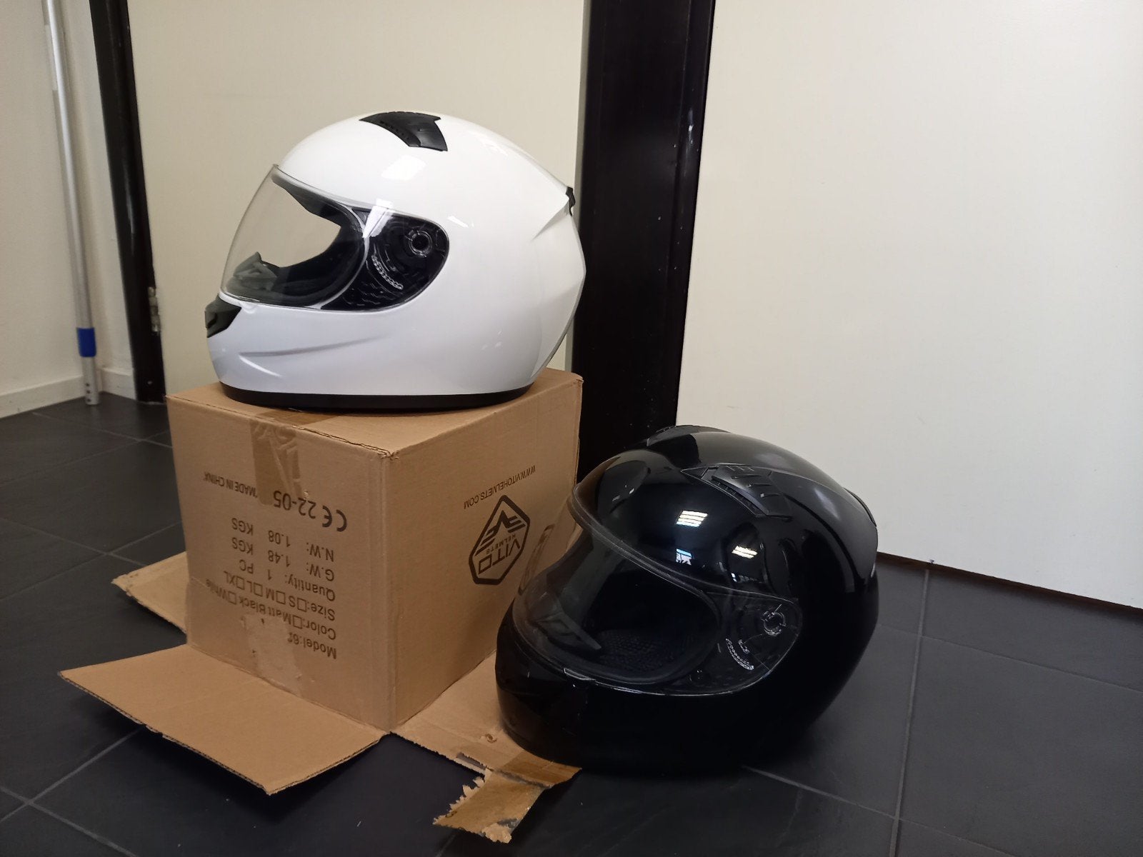 SALE 2 NIEUWE VITO HELMEN € 35,-- PS, Fietsen en Brommers, Brommerhelmen, Nieuw, Small, Ophalen of Verzenden
