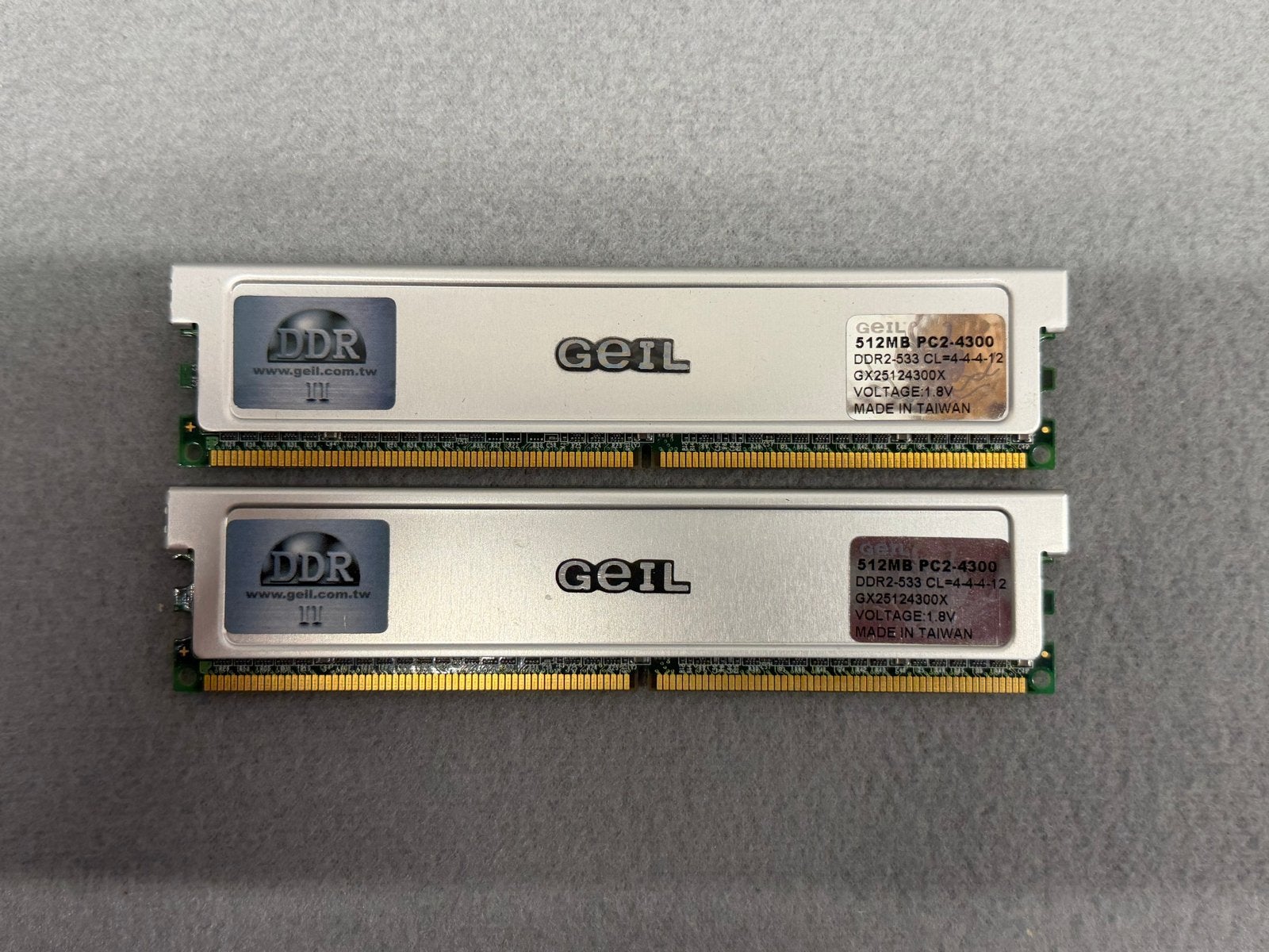 GeIL 512MB PC2-4300 DDR2 RAM Geheugenmodules (2 stuks), Ophalen of Verzenden, Zo goed als nieuw, DDR2, Desktop