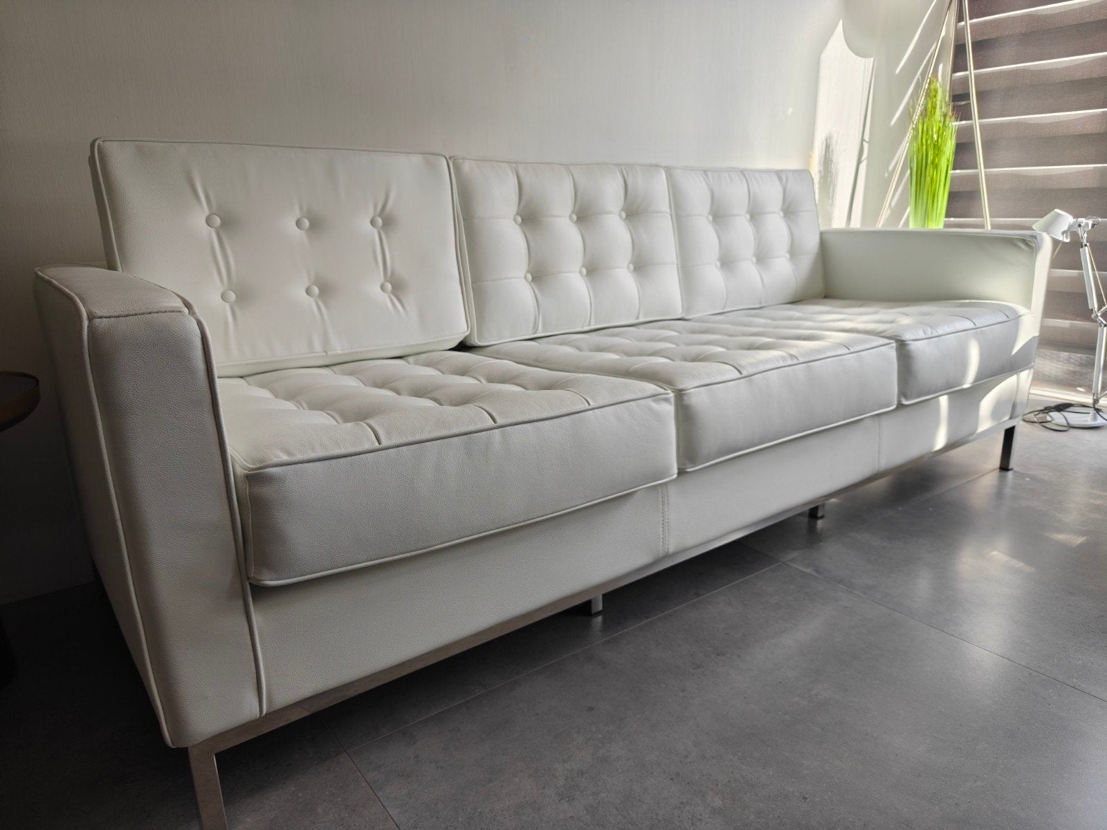 BIEDEN Vanaf €525 Wit leren bank Knoll Replica 3 zits, Driepersoons, Ophalen of Verzenden, Zo goed als nieuw, Modern tijdloos