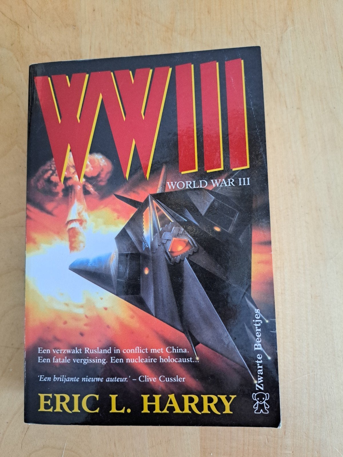 WWIII - World War III door Eric L. Harry (Zwarte Beertjes), Ophalen of Verzenden, Gelezen, Eric L. Harry, Nederland