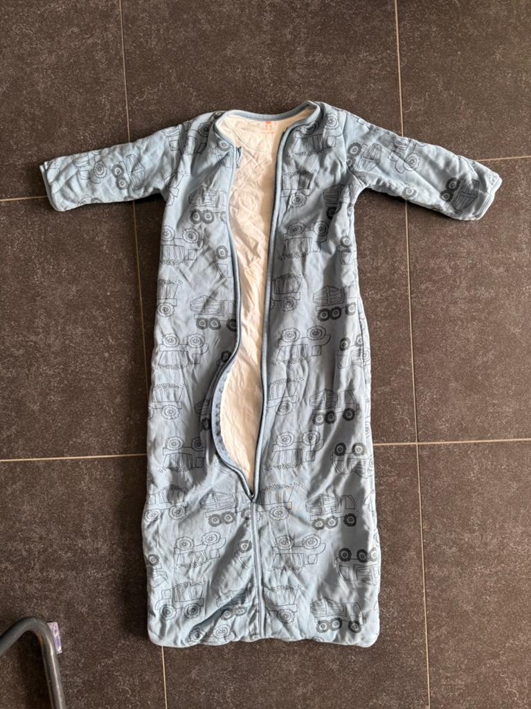Babyslaapzak met vrachtwagenprint, Kinderen en Baby's, Dekens, Slaapzakjes en Inbakerproducten, Ophalen of Verzenden, Gebruikt