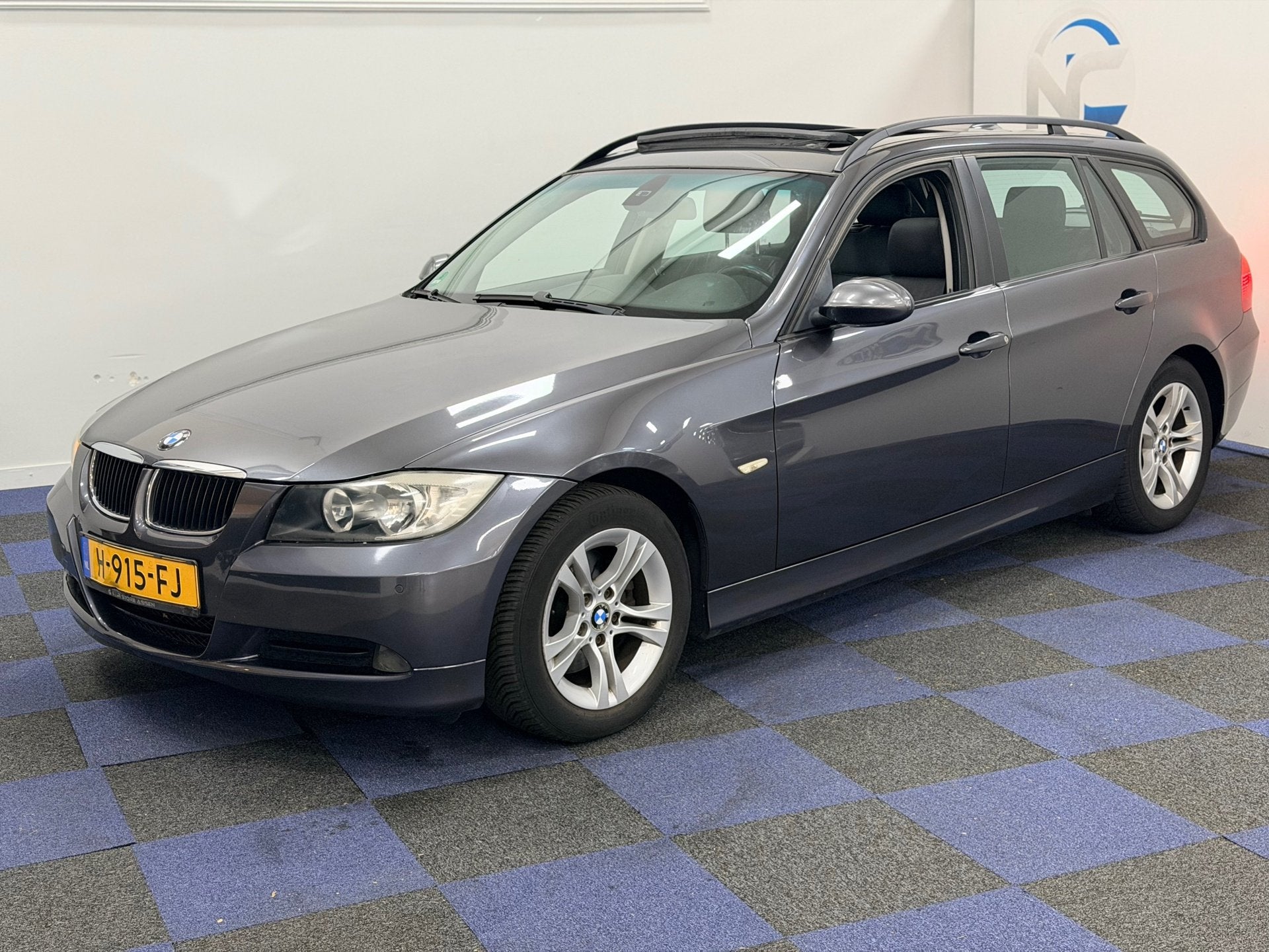 BMW 3-serie Touring 318i / PANORAMADAK / AUTOMAAT / NETTE AU, Auto's, Automaat, 1435 kg, Leder, Startonderbreker