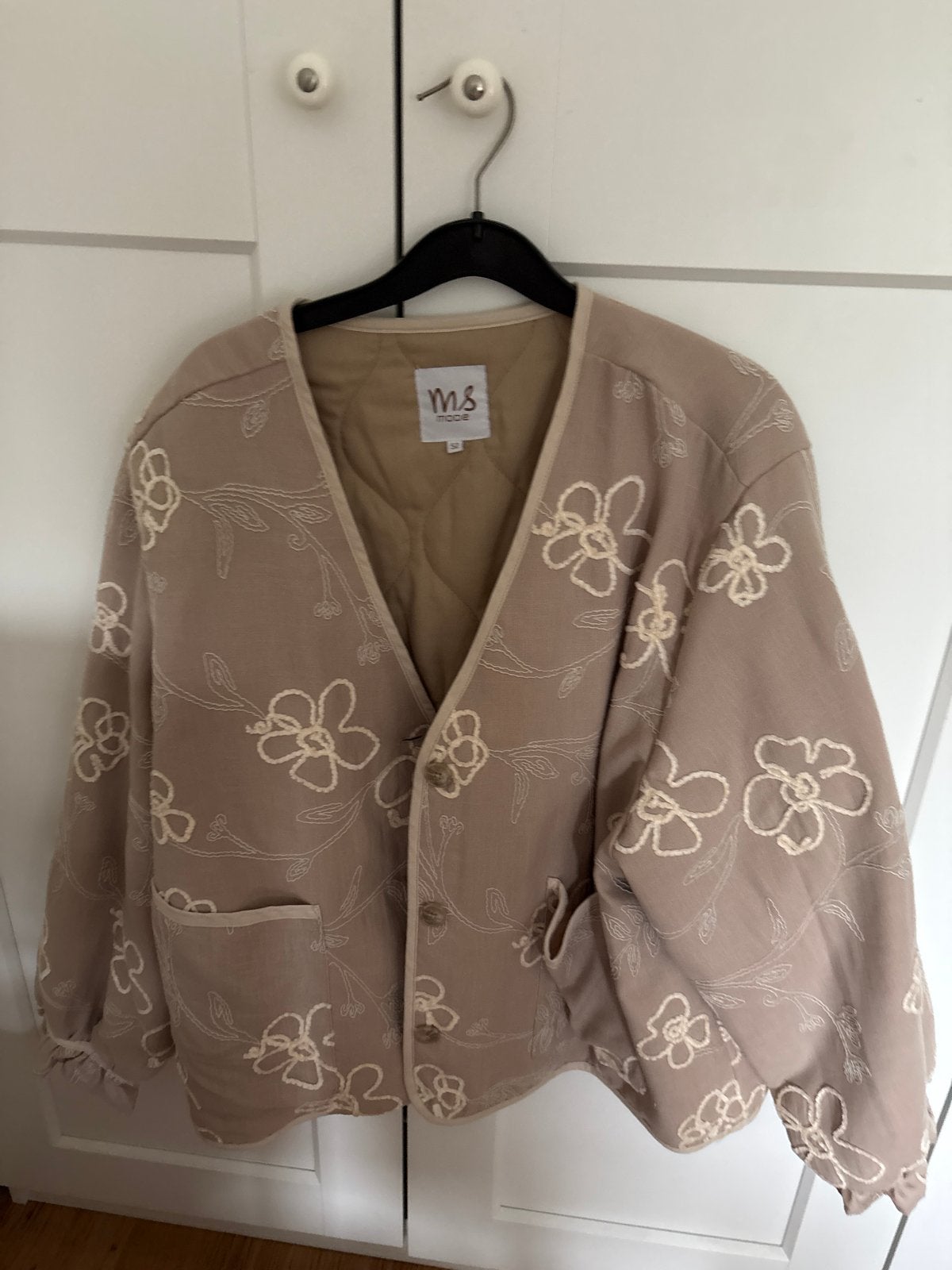 Ms Mode gebloemde jas maat 52, Ophalen, Zo goed als nieuw, Maat 46/48 (XL) of groter, Beige