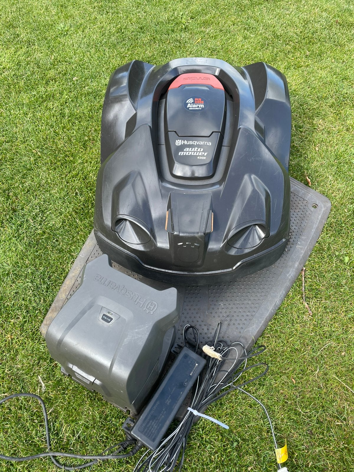 Zeer nette Husqvarna 430x Robotmaaier, Tuin en Terras, Grasmaaiers, Ophalen of Verzenden, Zo goed als nieuw