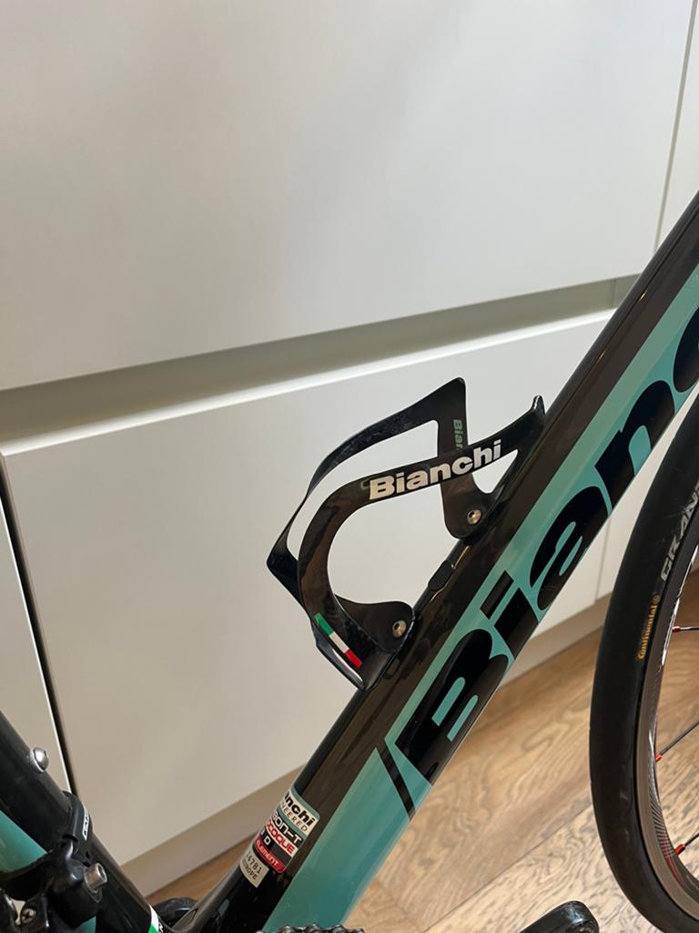 Bianchi bidonhouder | carbon | zeer goede staat, Fietsen en Brommers, Fietsaccessoires | Overige Fietsaccessoires, Zo goed als nieuw
