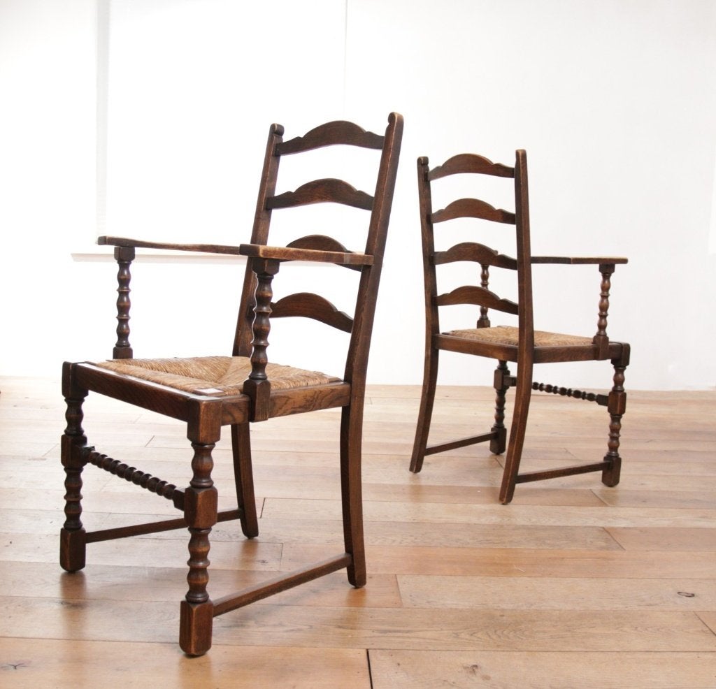 2 Engelse eiken armstoelen ladderrug biezen zitting, Ophalen, Gebruikt, Minder dan 75 cm, Engels, landelijk
