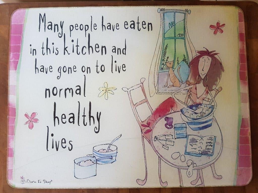Born to shop, Snijplank, maany people have eaten in this, Ophalen of Verzenden, Nieuw, Glas, Overige stijlen