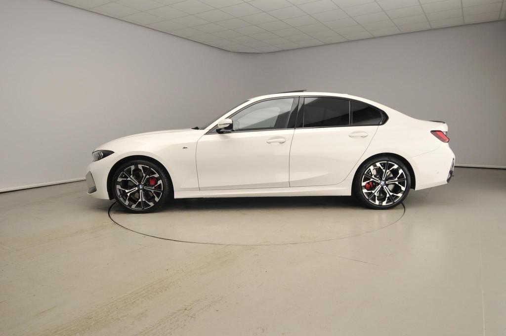 BMW 3 Serie Sedan 318i | M-Sportpakket | Navigatie | Trekhaa, Automaat, Gebruikt, Met garantie (alle), Wit