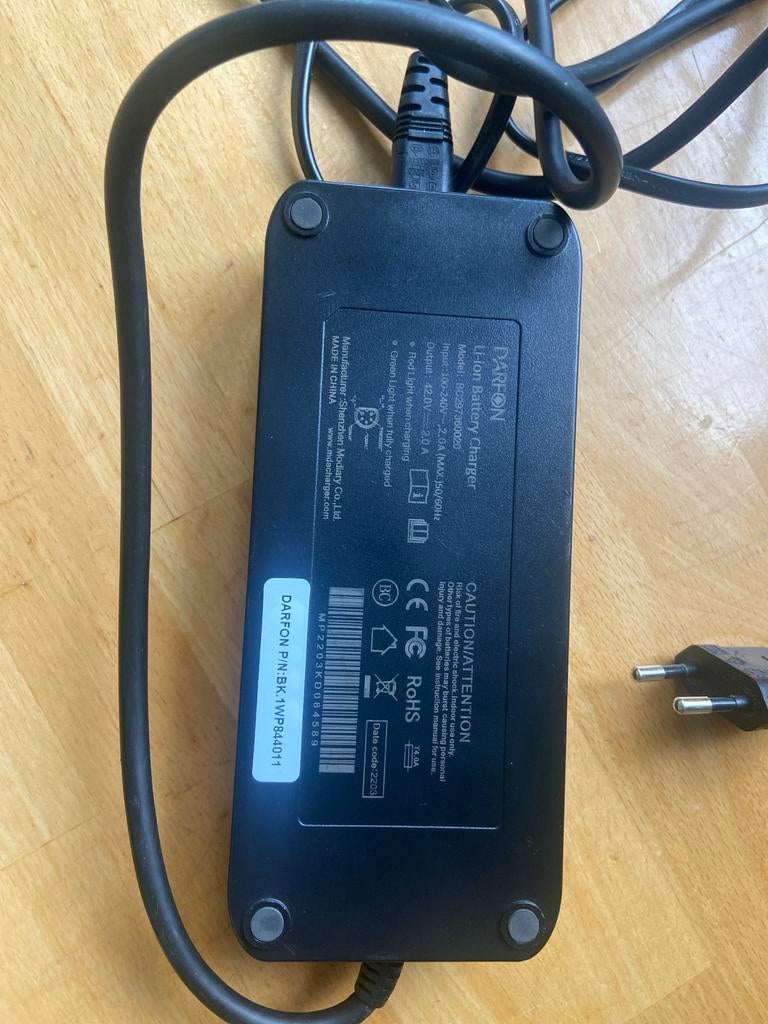 Stella fietsoplader (Darfone Li-ion Battery Charger), Fietsen en Brommers, Fietsaccessoires | Fietsaccu's, Zo goed als nieuw, Ophalen of Verzenden