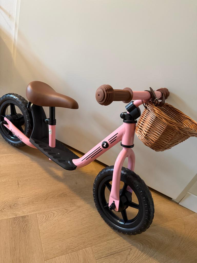 Roze loopfiets met mandje - Zo goed als nieuw!, Ophalen of Verzenden, Zo goed als nieuw, Loopfiets