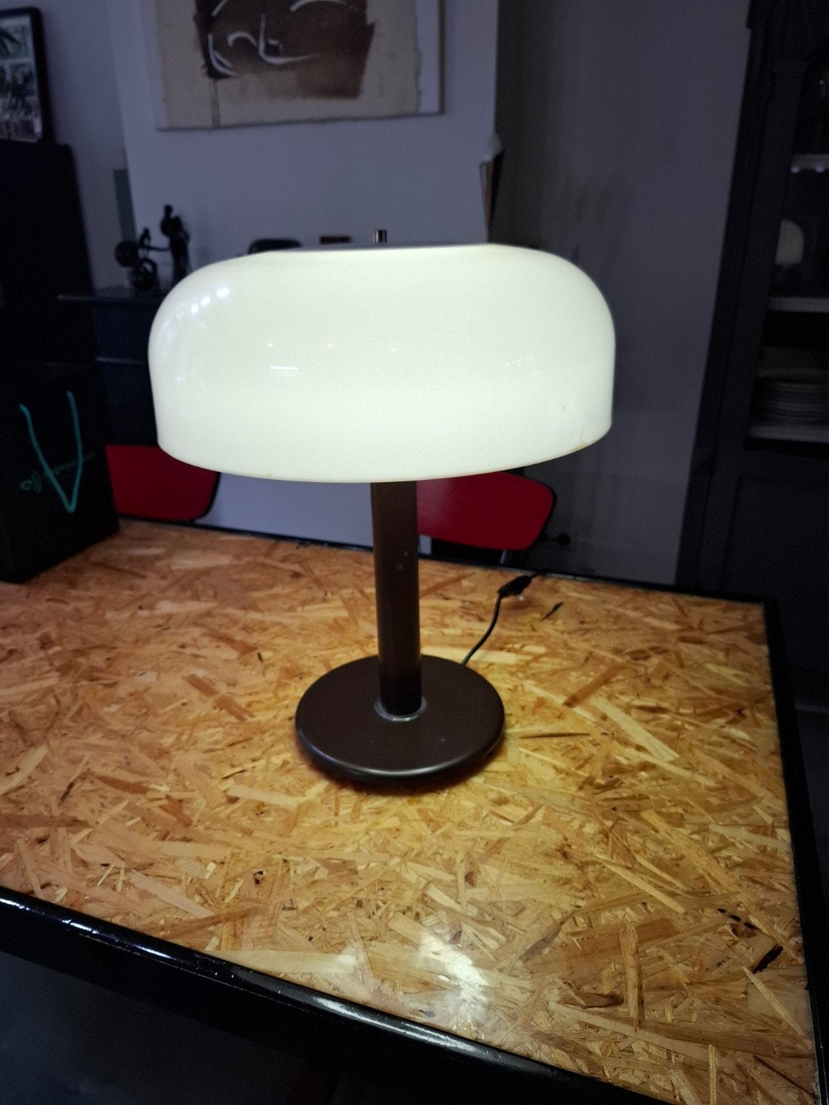 Vintage Tafellamp - Wit met Donkerbruine Voet, Ophalen, Overige merken, Vintage, Met schakelaar